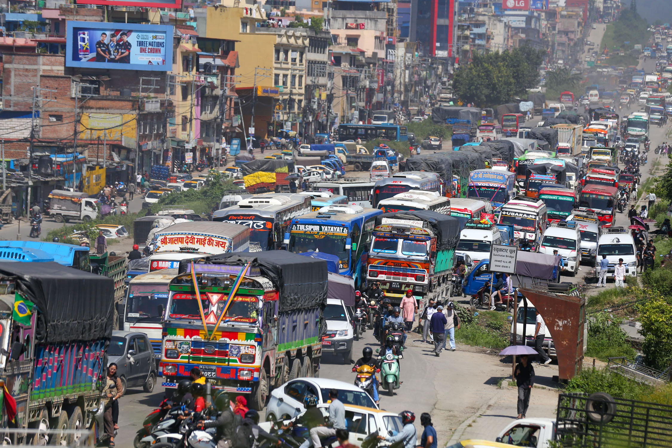 पृथ्वी राजमार्ग खुलेसँगै गन्तव्यतर्फ लागे काठमाडौँमा अड्किएका सवारी